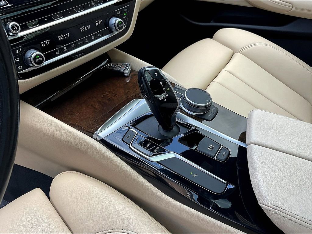 Used 2020 BMW 530i xDrive w/ Convenience Package AWD/4WD image 18