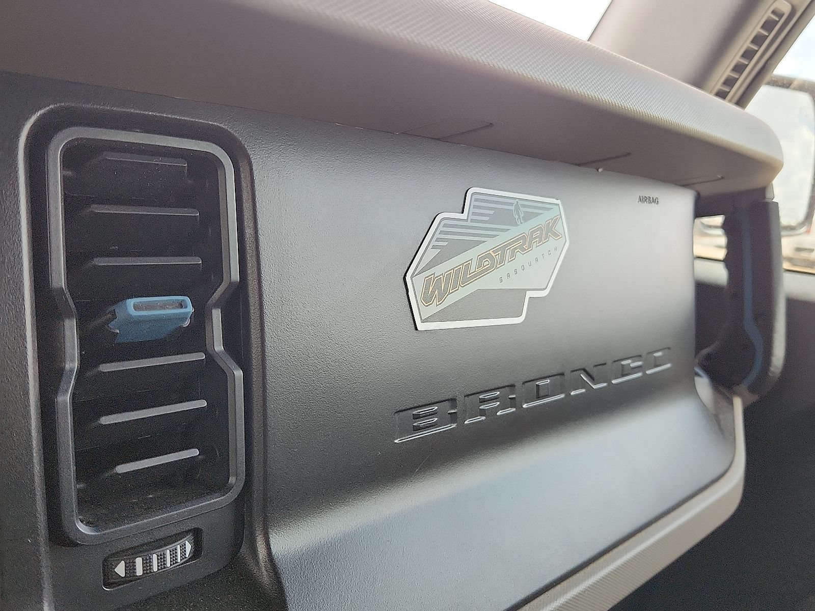 Used 2022 Ford Bronco Wildtrak AWD/4WD image 17