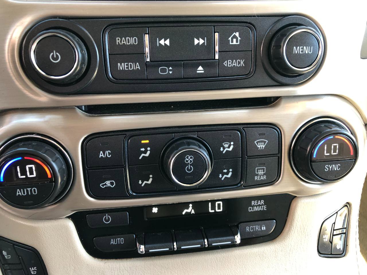 Used 2015 GMC Yukon XL Denali w/ Touring Package AWD/4WD image 30