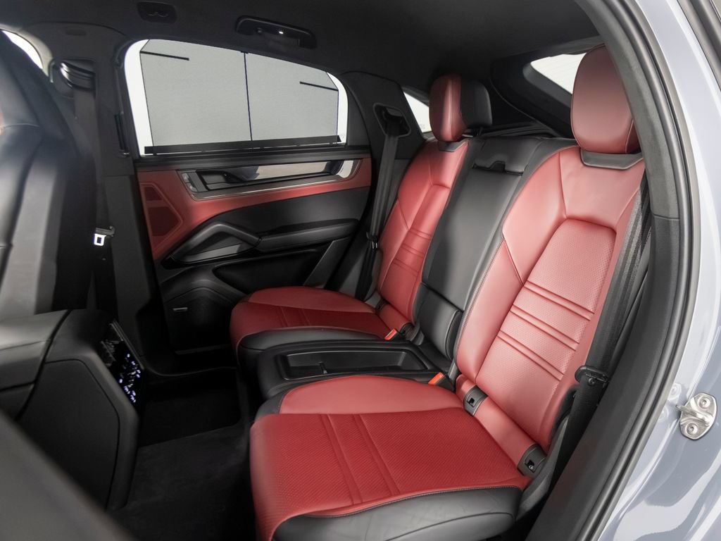 Certified 2024 Porsche Cayenne Turbo GT AWD/4WD image 39