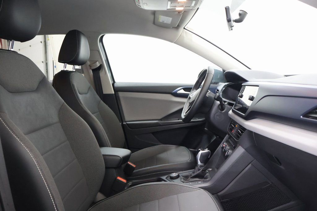Used 2022 Volkswagen Taos SE image 21