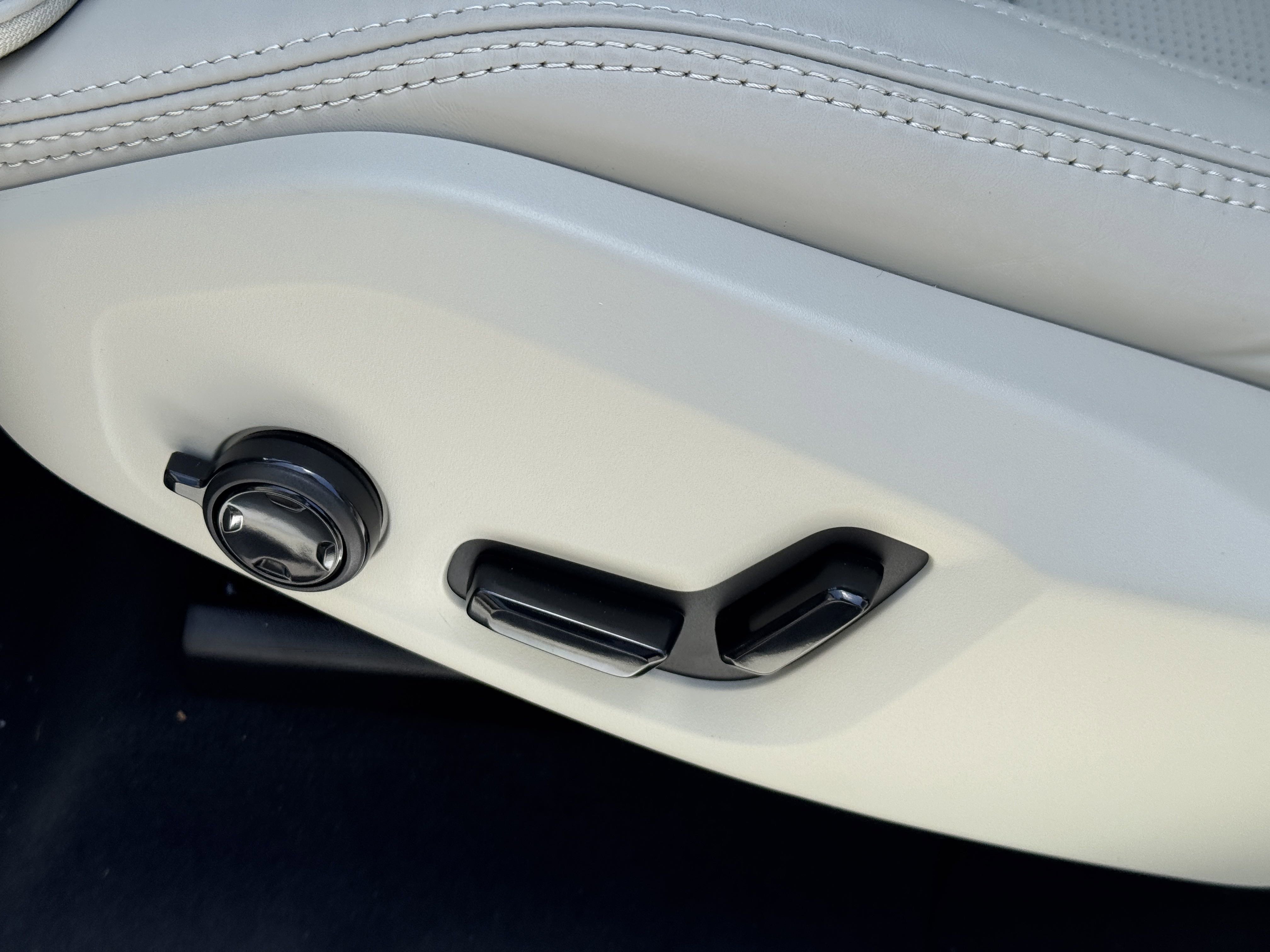 New 2026 Volvo XC60 B5 Ultra w/ Protection Package image 20