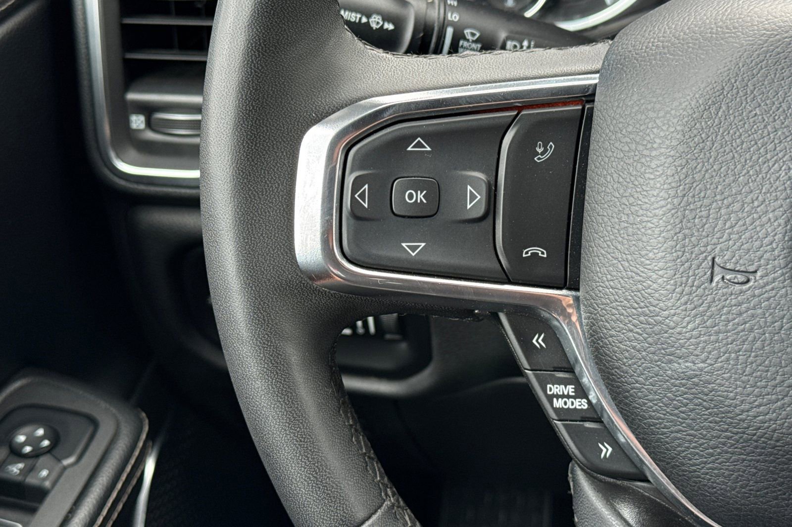 Used 2025 RAM 1500 Laramie AWD/4WD image 27