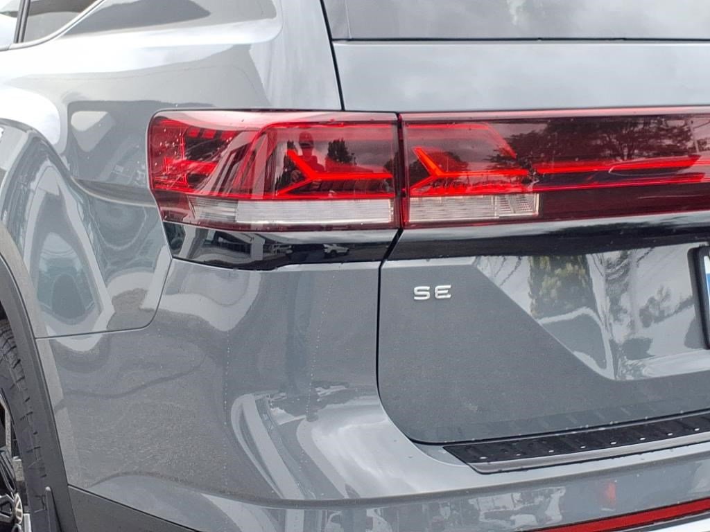 New 2025 Volkswagen Atlas Peak Edition SE image 24