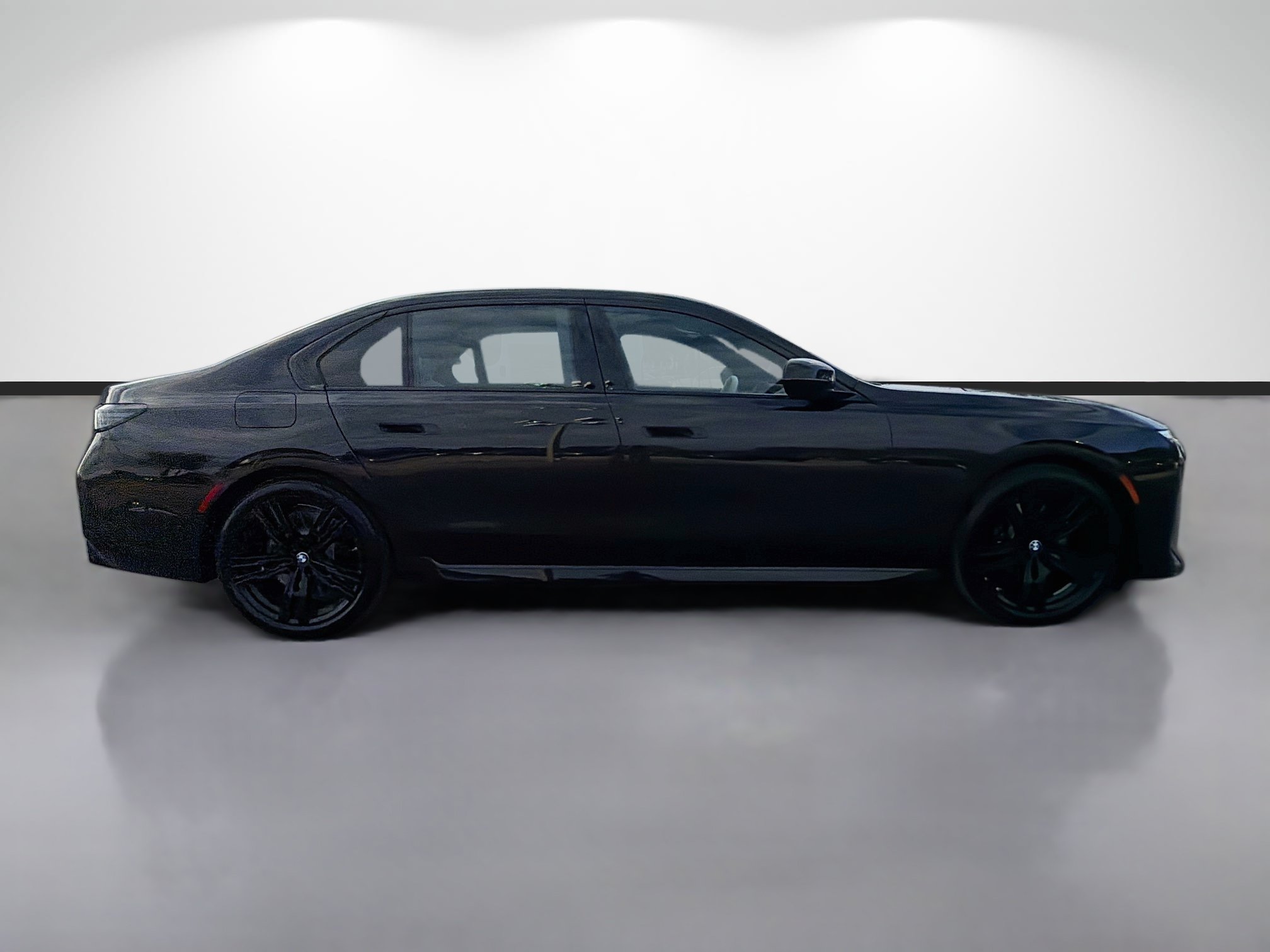 New 2027 BMW 740i w/ Executive Package RWD image 2