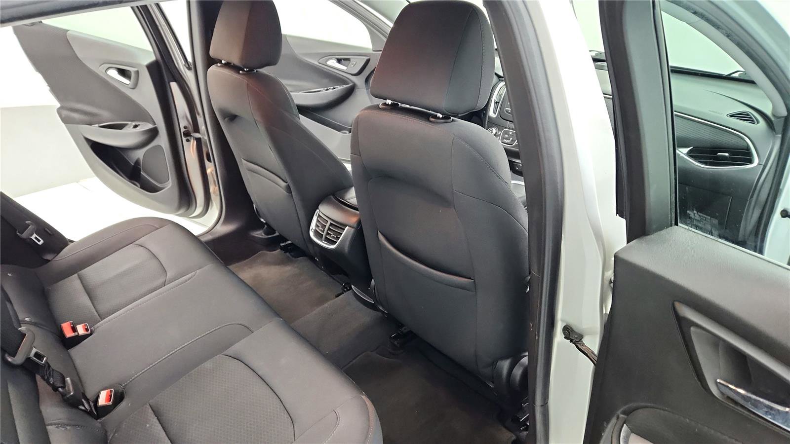 Used 2016 Chevrolet Malibu LT image 31