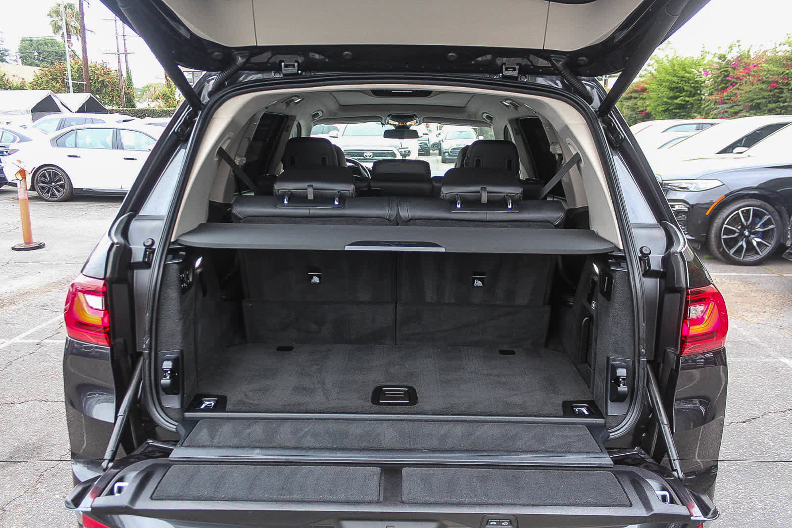 Used 2022 BMW X7 xDrive40i w/ Premium Package AWD/4WD image 27