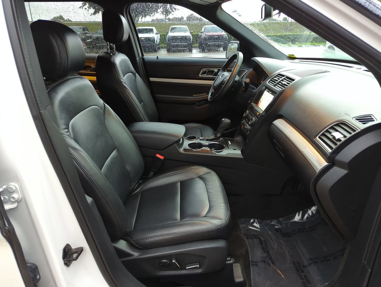 Used 2017 Ford Explorer XLT w/ Equipment Group 202A FWD image 23