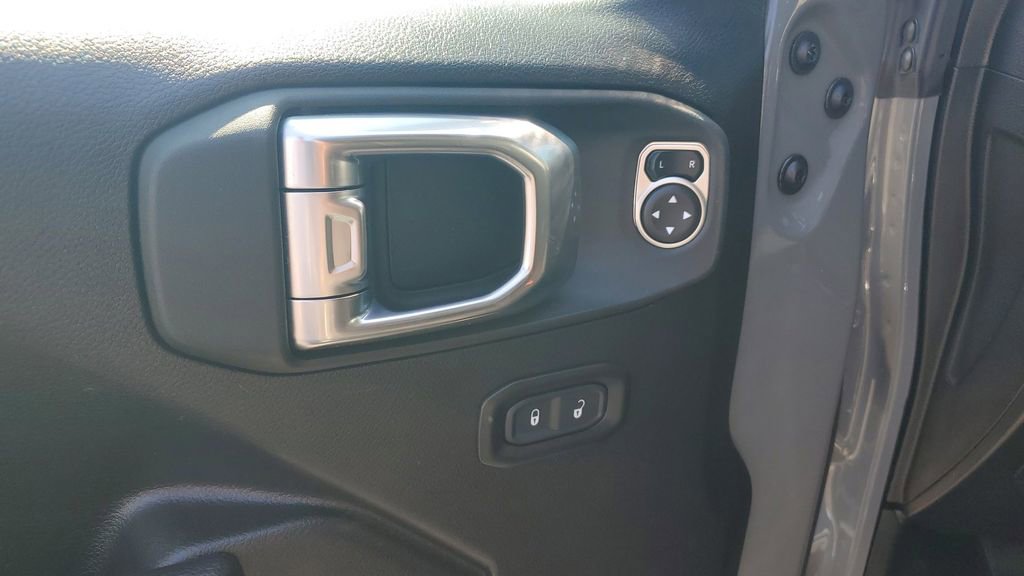 Used 2023 Jeep Wrangler Unlimited Sport AWD/4WD image 19