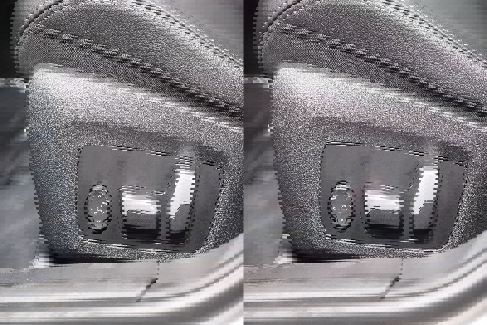 Used 2022 BMW 330i Sedan w/ M Sport Package RWD image 30