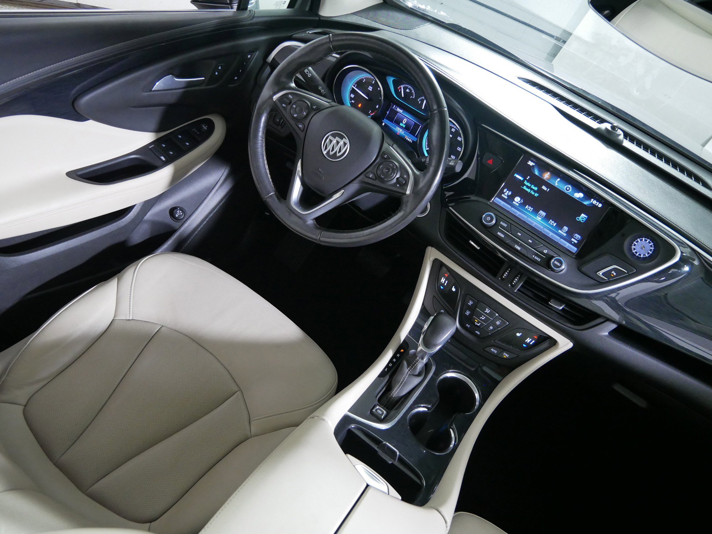 Used 2018 Buick Envision Essence image 10