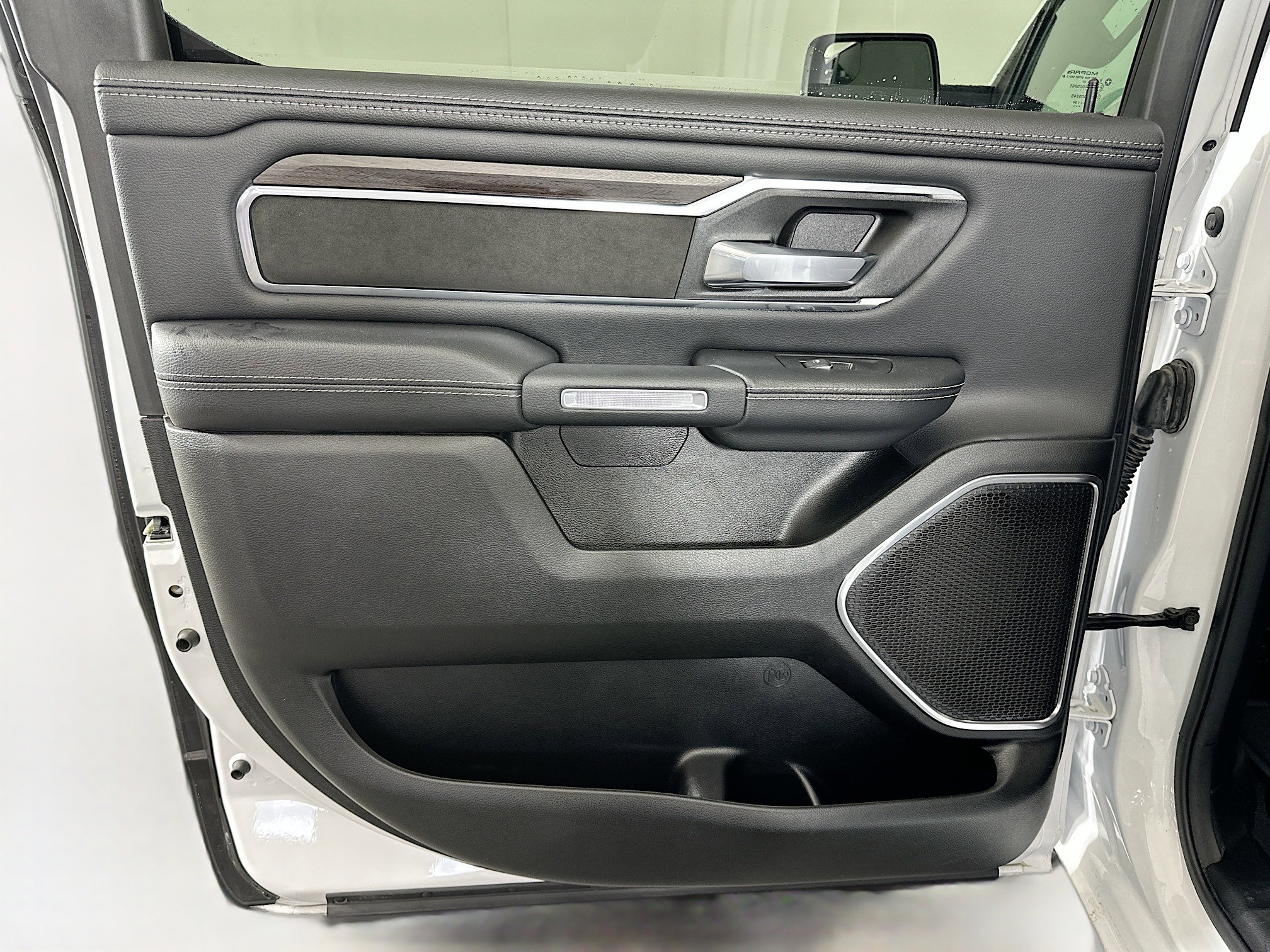 Used 2025 RAM 1500 Laramie image 27