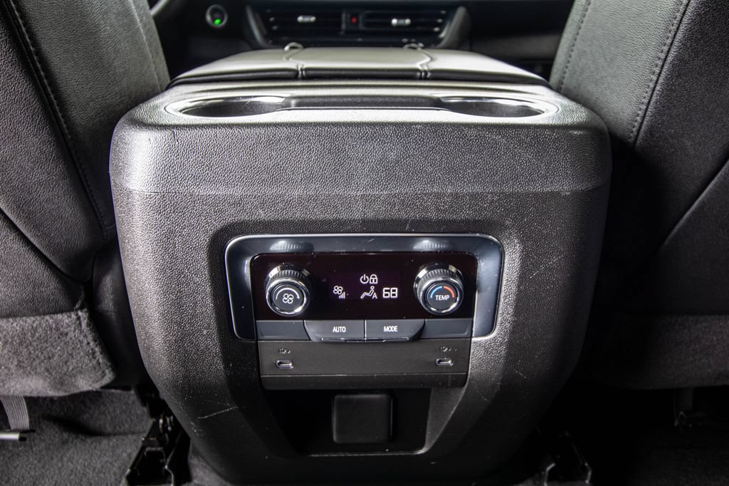 Used 2025 Chevrolet Suburban LT RWD image 28