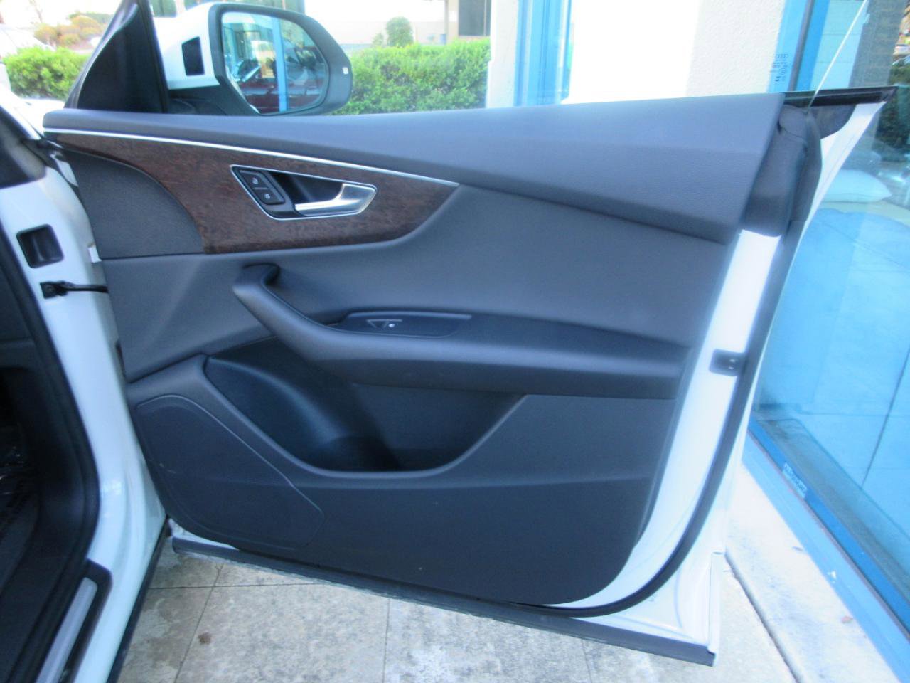 Used 2023 Audi Q8 Premium w/ Convenience Package image 21