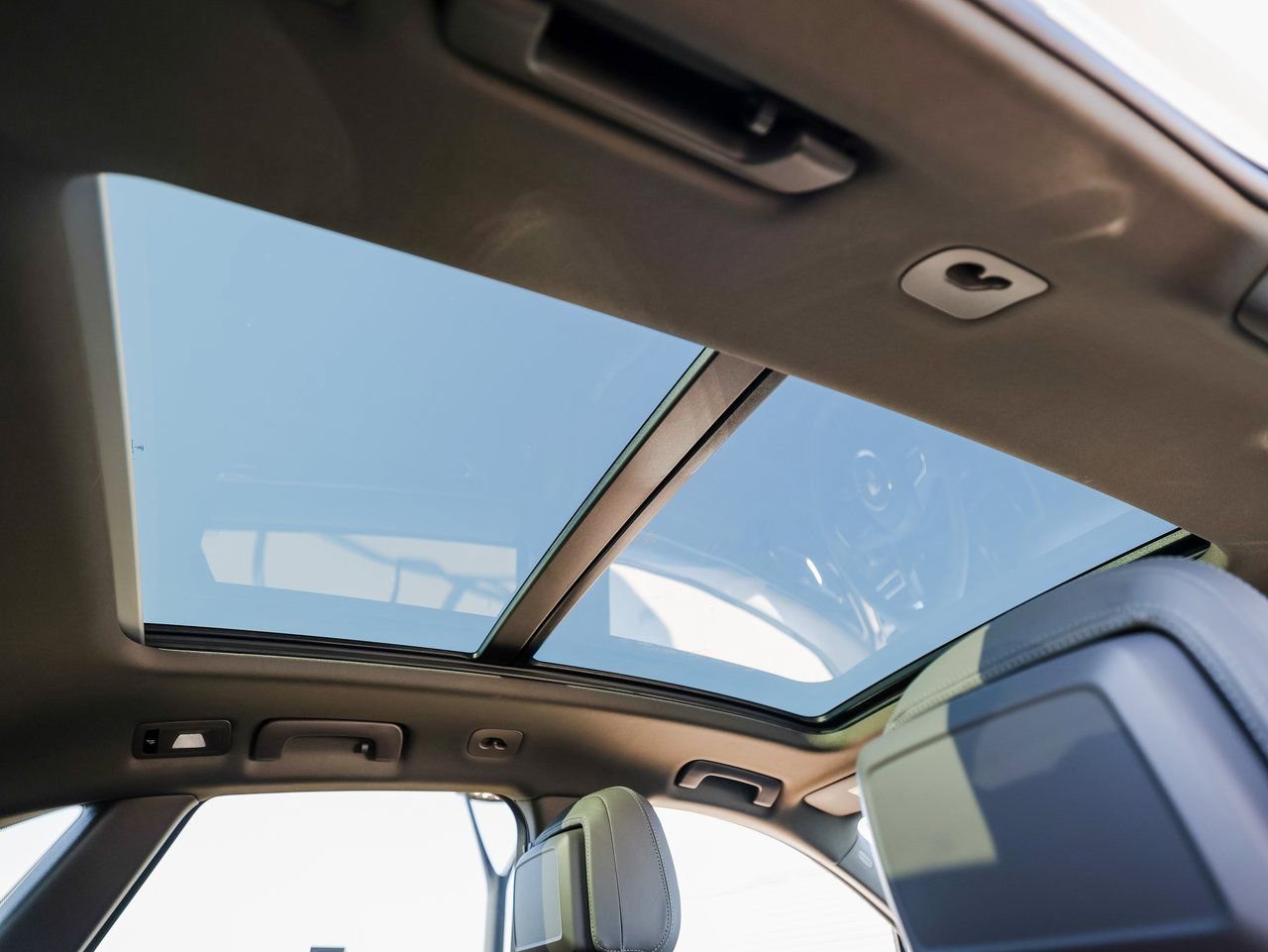 Certified 2025 Porsche Macan image 29