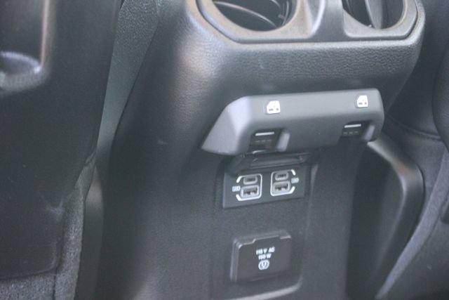 Used 2024 Jeep Wrangler Unlimited Sahara w/ Technology Group AWD/4WD image 25