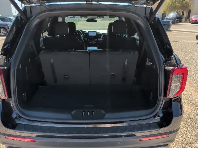 Used 2022 Ford Explorer ST w/ ST Street Pack image 21