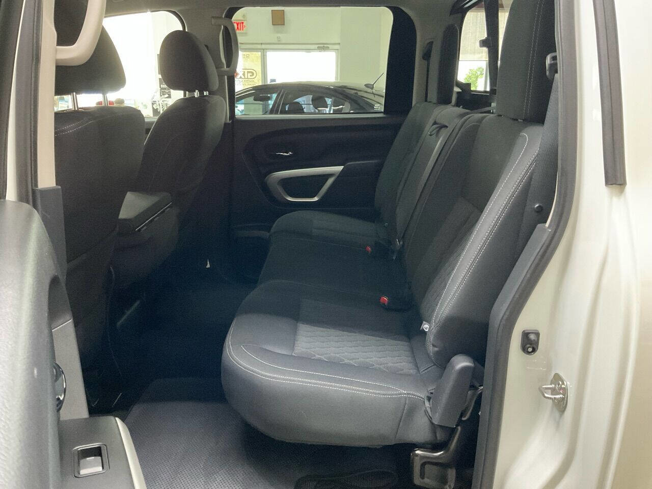 Used 2018 Nissan Titan SV AWD/4WD image 13