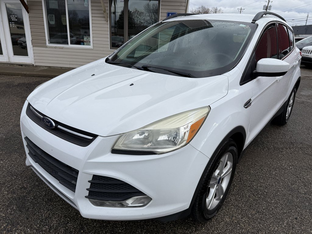 Used 2016 Ford Escape SE w/ Equipment Group 201A FWD image 2