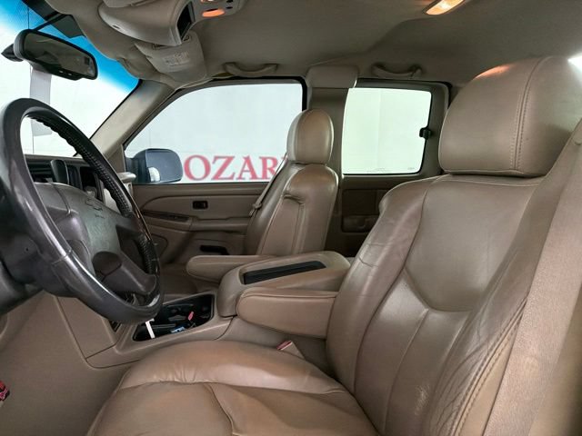 Used 2005 Chevrolet Silverado 2500 LS w/ Heavy-Duty Power Package AWD/4WD image 11
