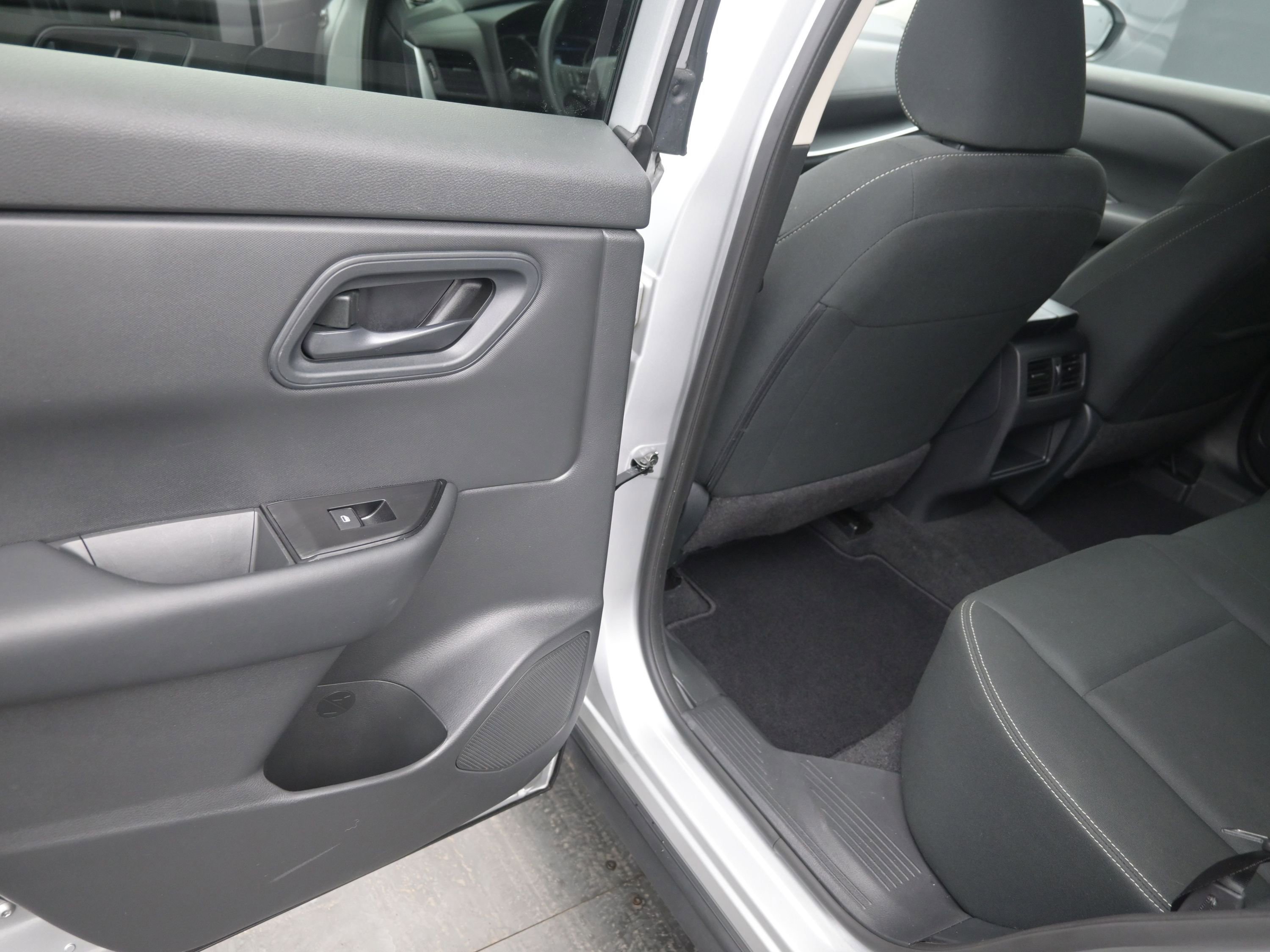 Certified 2025 Nissan Rogue S image 17