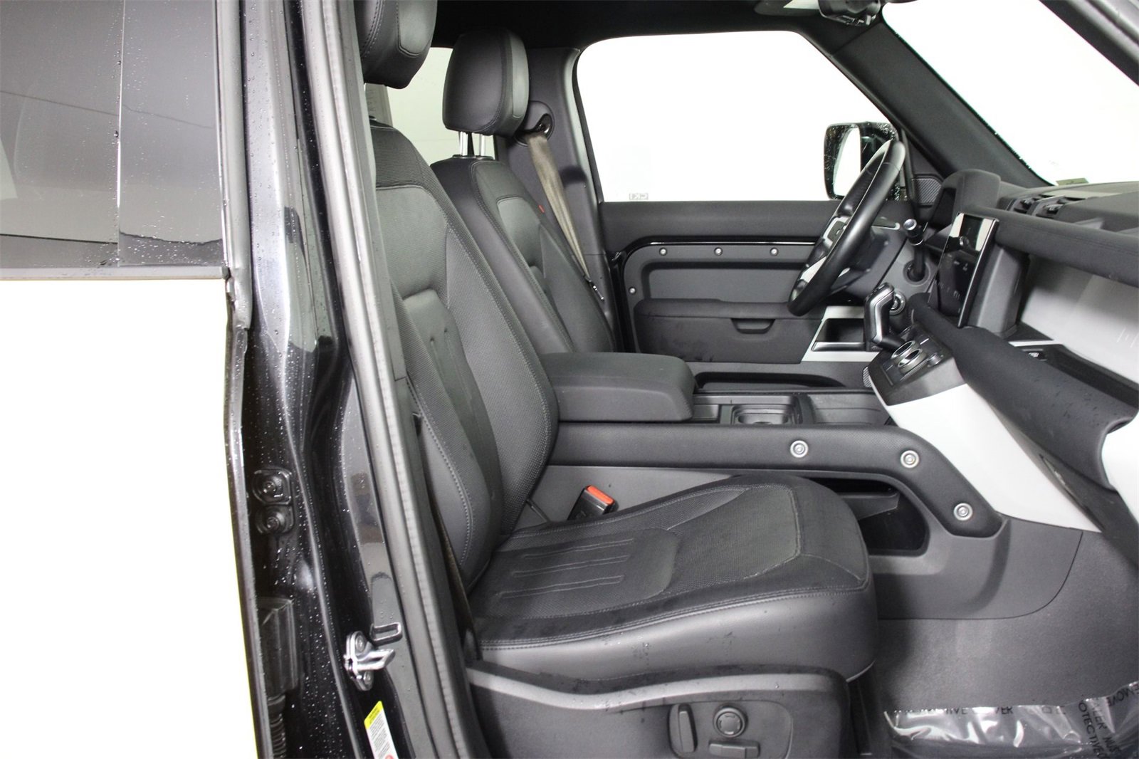 Used 2022 Land Rover Defender 110 X-Dynamic SE image 29