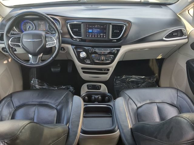 Used 2019 Chrysler Pacifica Touring-L FWD image 15