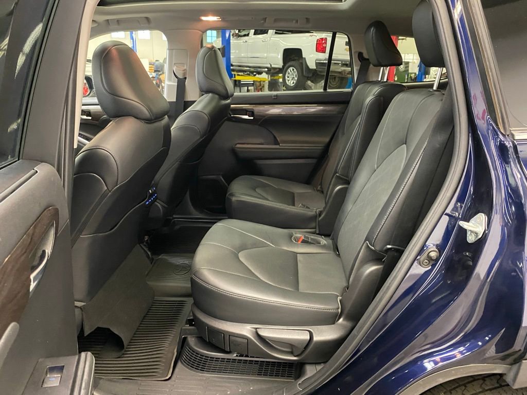 Used 2022 Toyota Highlander Platinum image 30