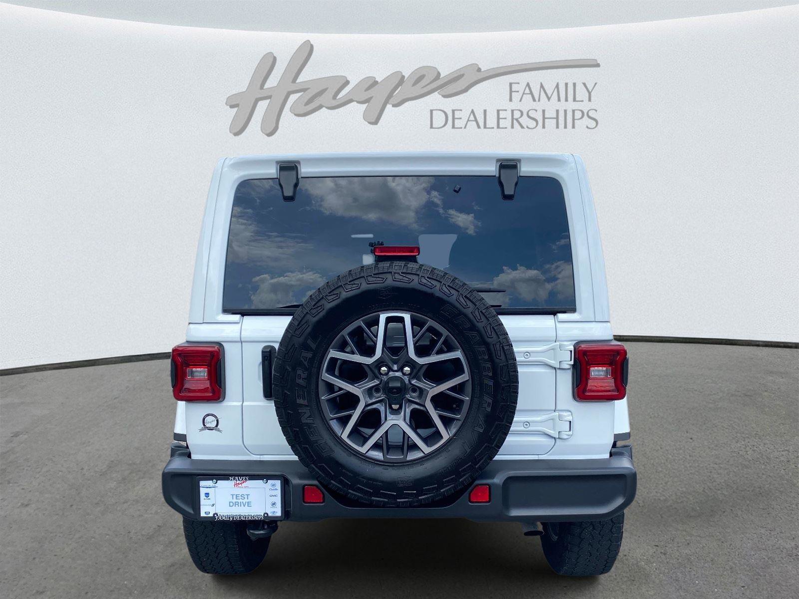 Used 2024 Jeep Wrangler Unlimited Sahara AWD/4WD image 4