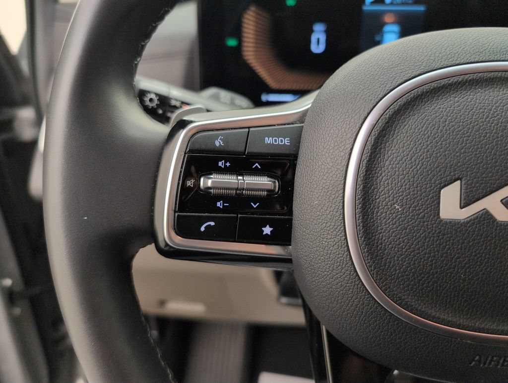 Used 2025 Kia Carnival EX FWD image 37