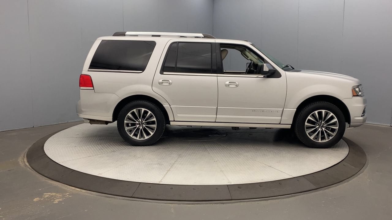 Used 2017 Lincoln Navigator Select AWD/4WD image 6