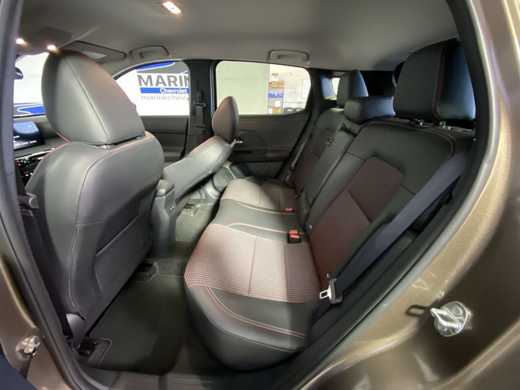 Used 2025 Nissan Kicks SR FWD image 28