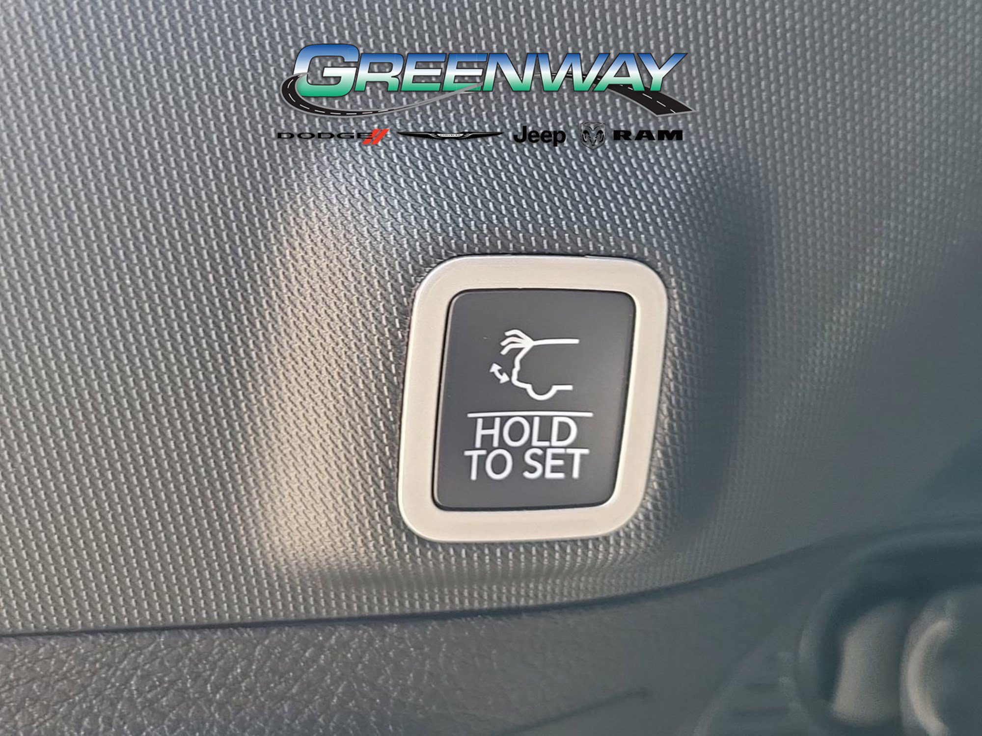 Used 2025 Jeep Grand Cherokee Limited RWD image 8