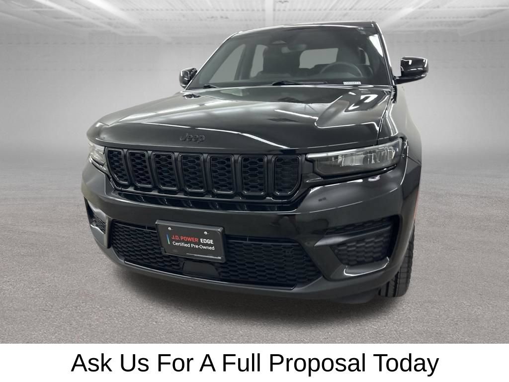 Used 2023 Jeep Grand Cherokee Altitude AWD/4WD image 7