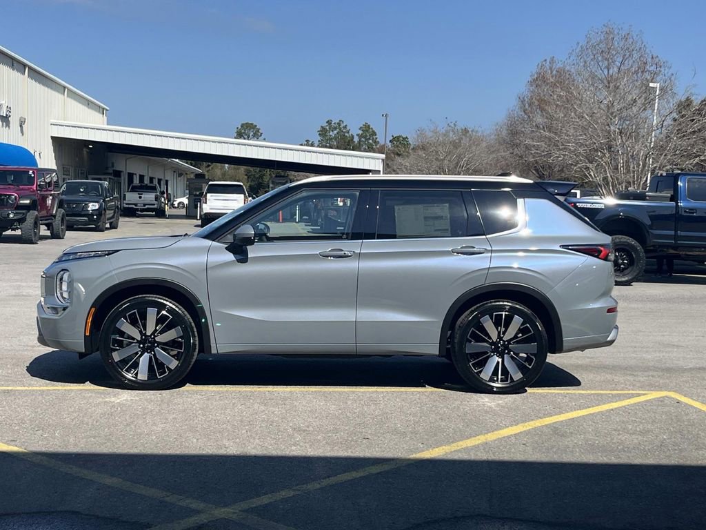 New 2026 Mitsubishi Outlander SEL FWD image 2