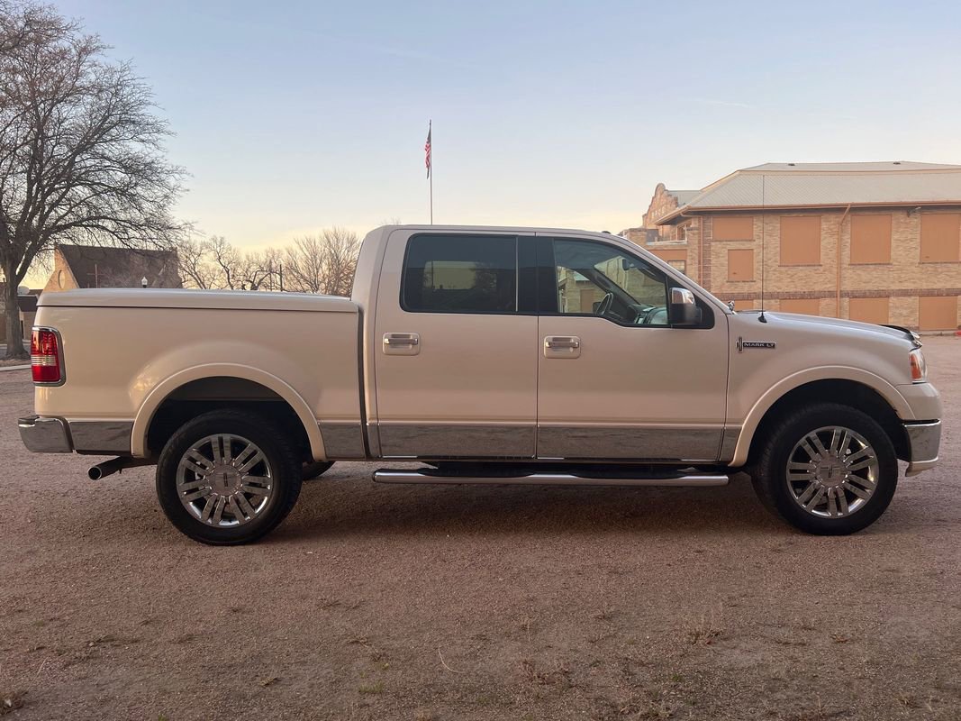 Used 2008 Lincoln Mark LT image 8