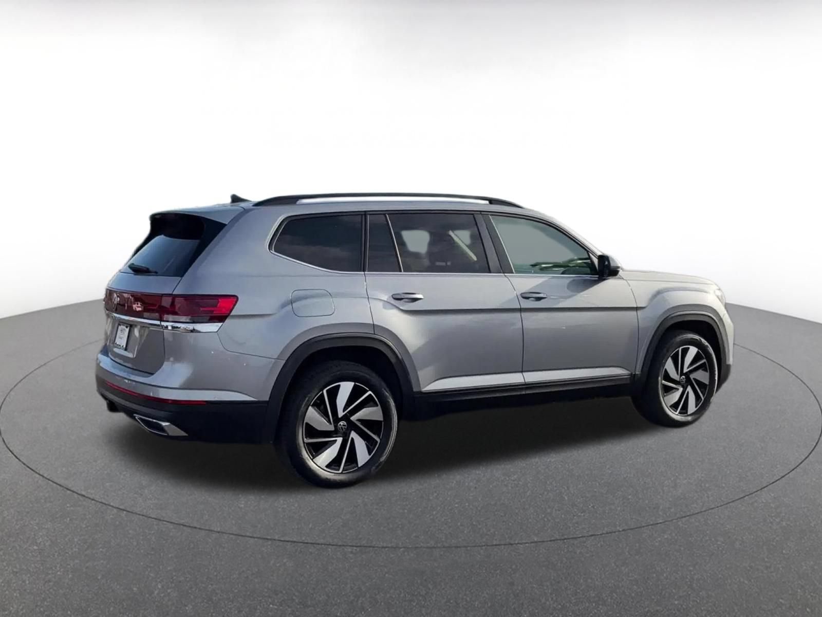 Used 2026 Volkswagen Atlas SE FWD image 13