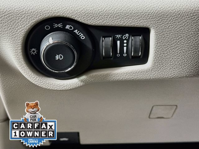 Used 2020 Chrysler Pacifica Touring w/ Cold Weather Group FWD image 10