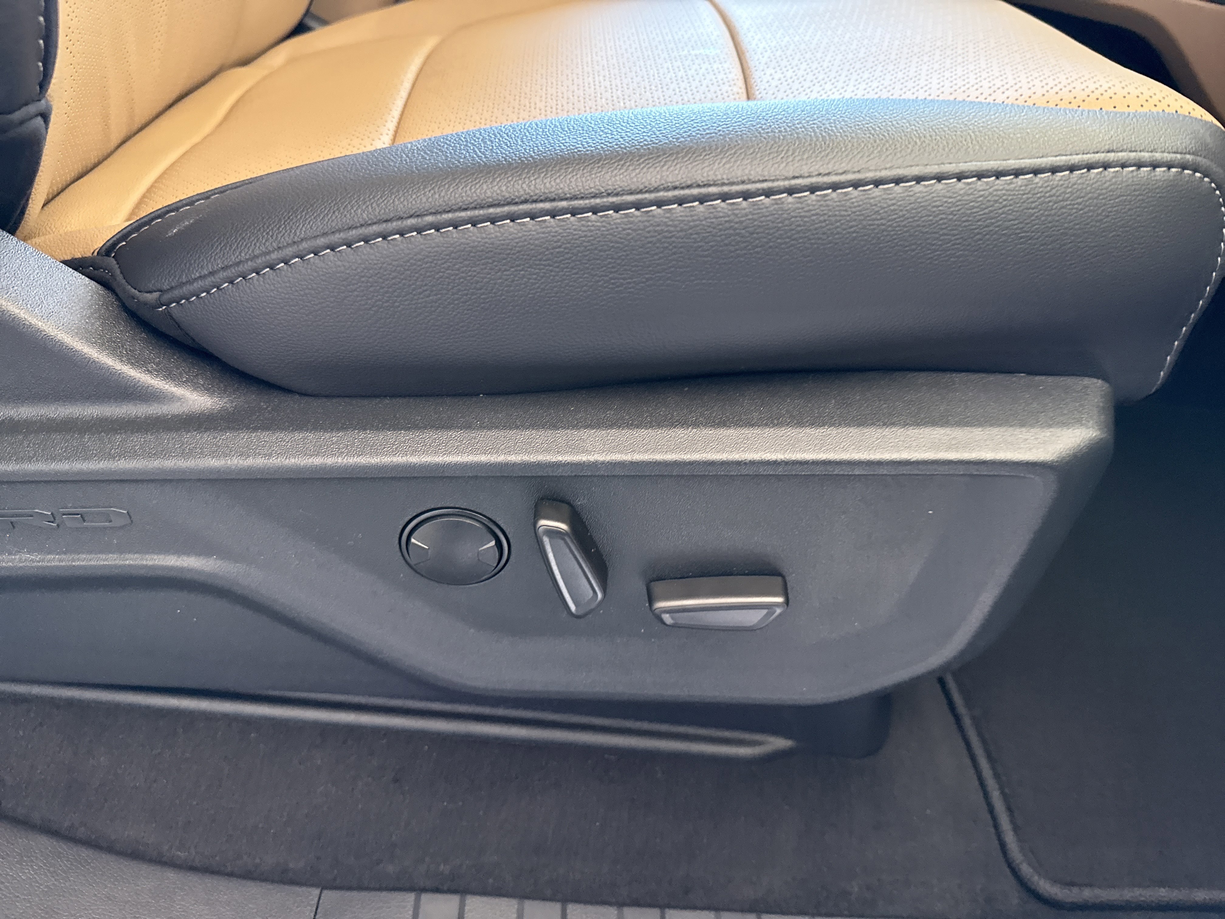 New 2026 Ford F350 Lariat w/ Chrome Package image 19