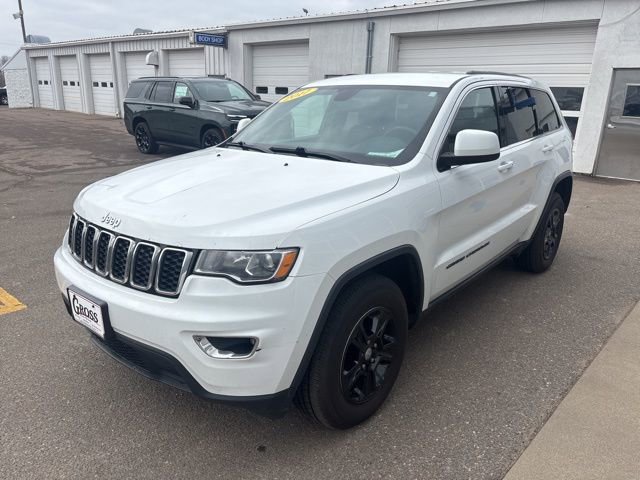 Used 2017 Jeep Grand Cherokee Laredo AWD/4WD image 4