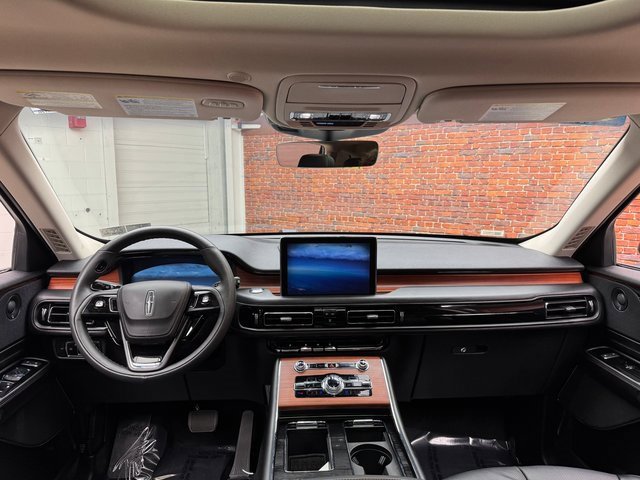 Used 2024 Lincoln Aviator Reserve w/ Equipment Group 201A image 12