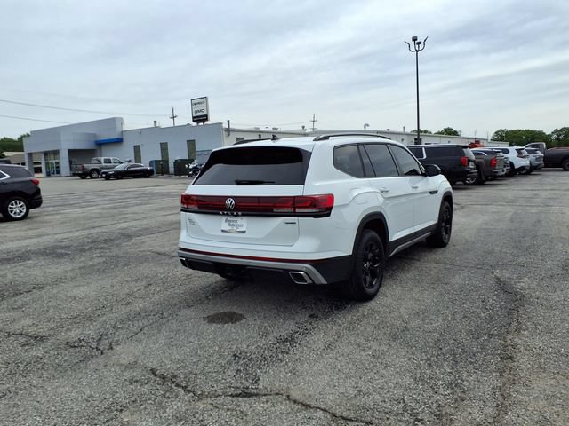 Used 2025 Volkswagen Atlas Peak Edition SE AWD/4WD image 24