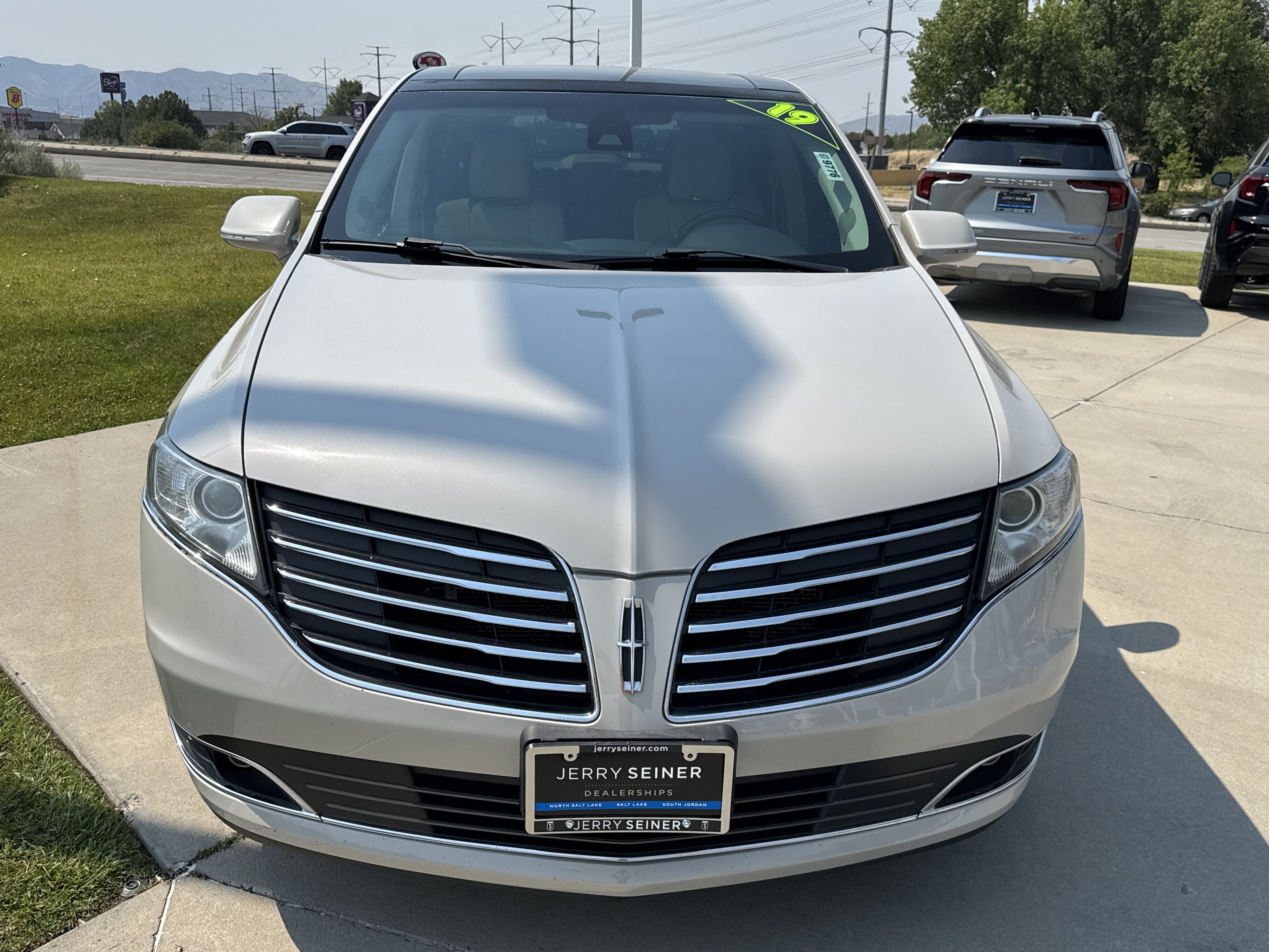 Used 2019 Lincoln MKT AWD image 8