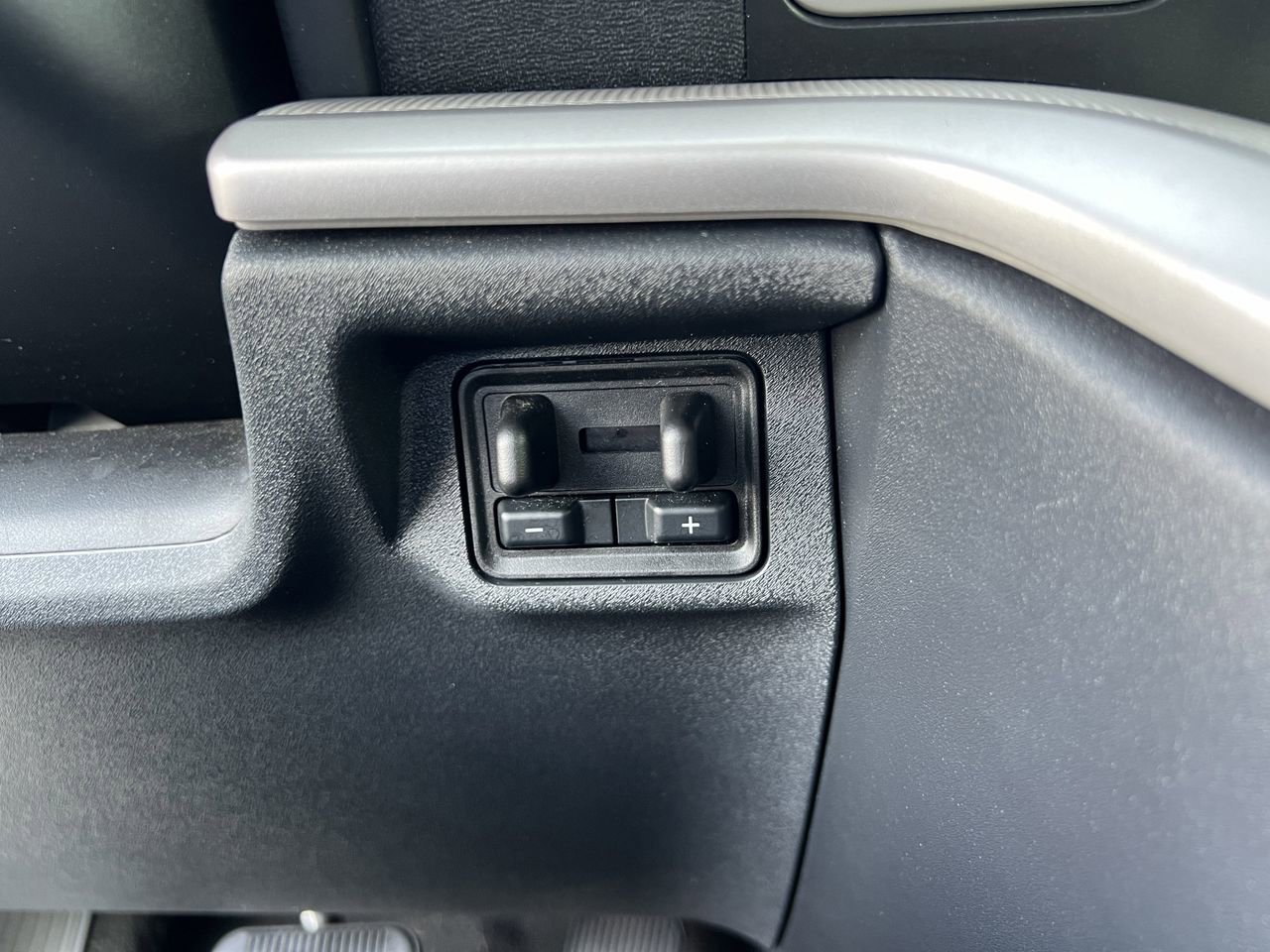 Used 2025 Ford Expedition Active image 17