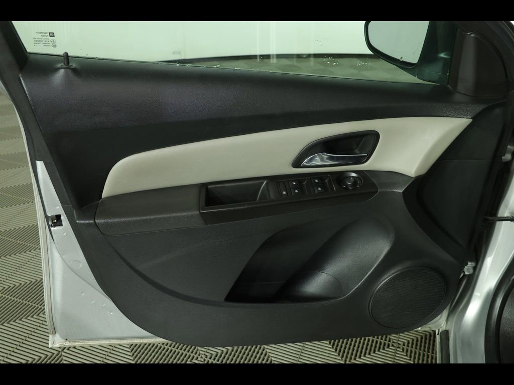 Used 2014 Chevrolet Cruze LS FWD image 14