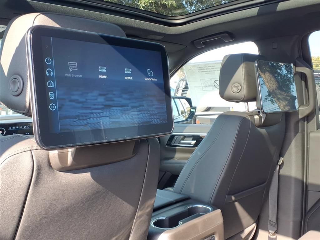 New 2026 Chevrolet Suburban Z71 w/ Z71 Off-Road Package AWD/4WD image 19
