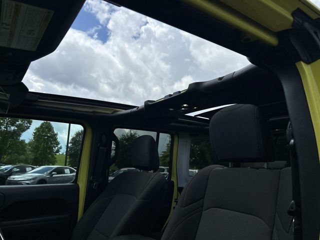 Used 2023 Jeep Wrangler Unlimited w/ Sun & Screen Package AWD/4WD image 22