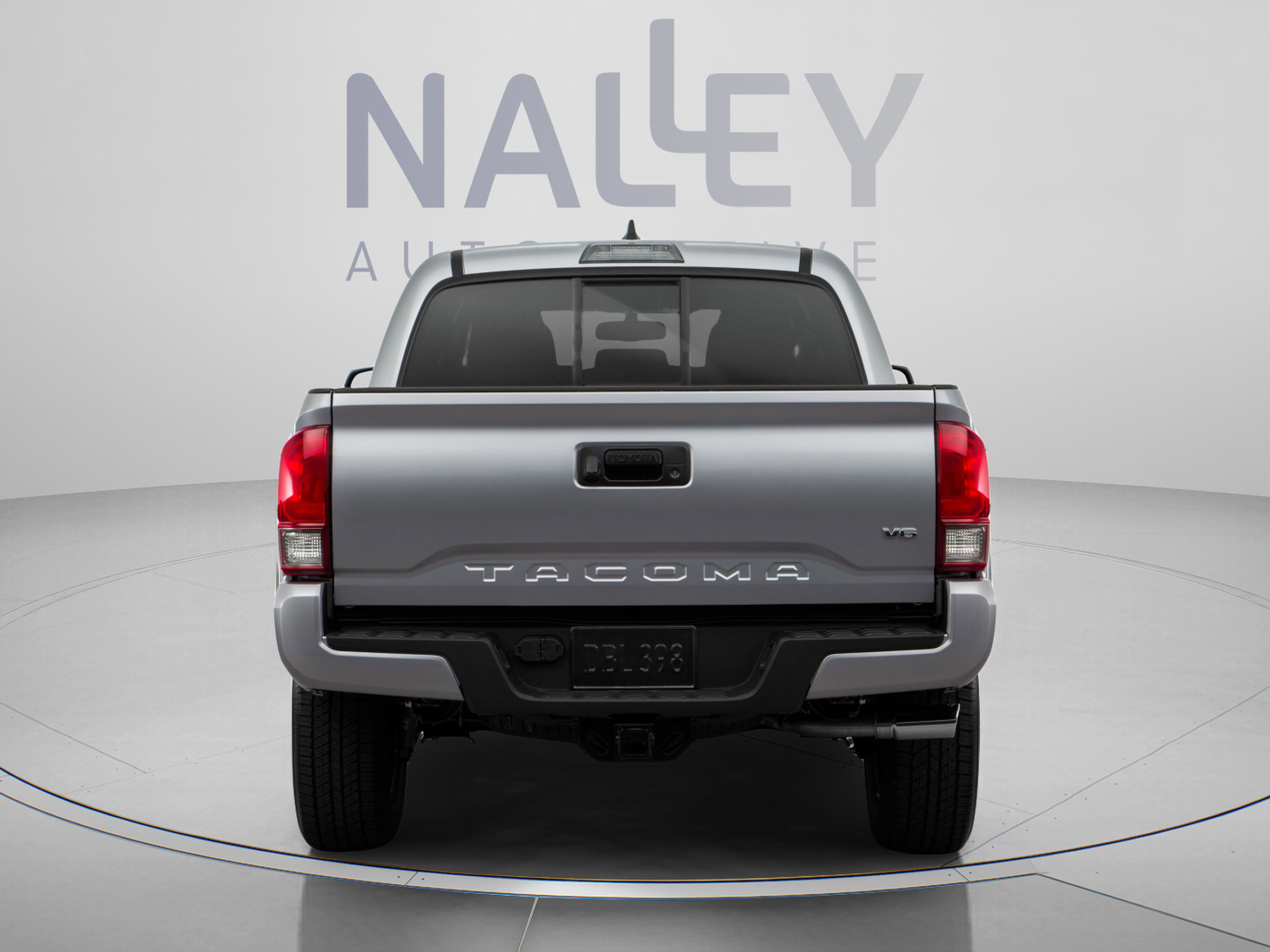 Used 2017 Toyota Tacoma TRD Sport w/ Premium & Technology Package image 4