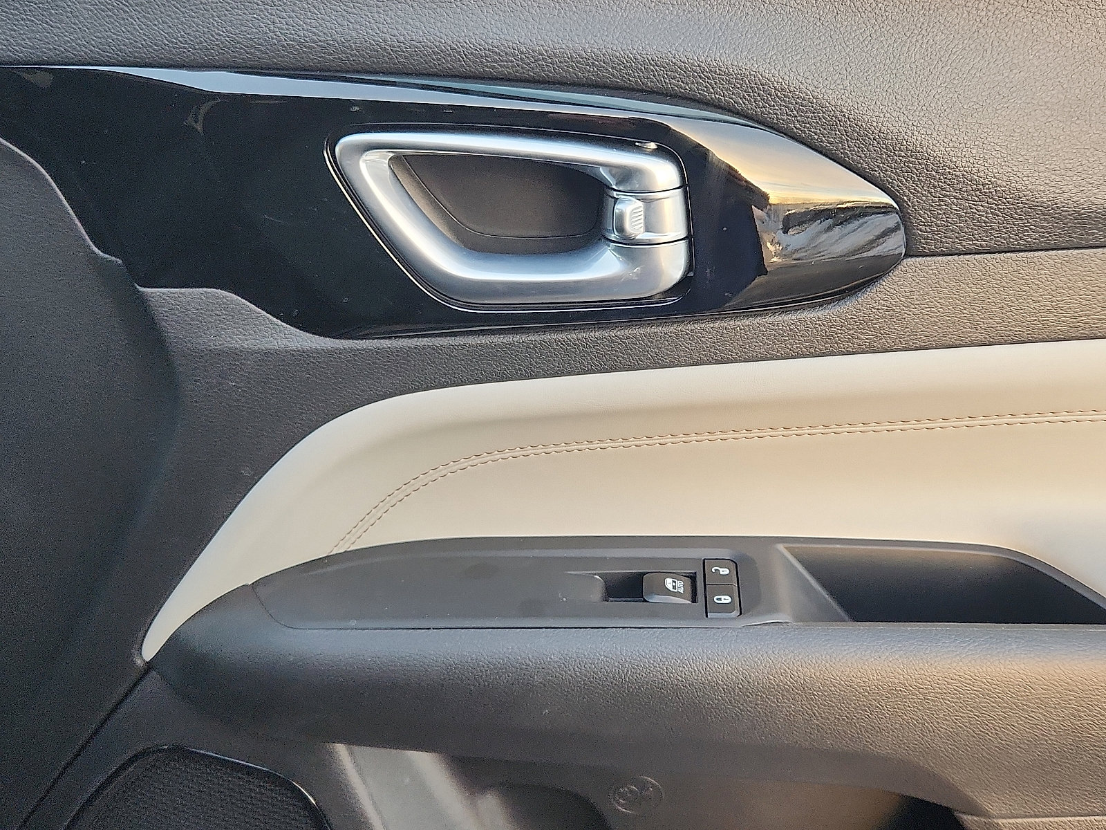 Used 2025 Jeep Compass Limited image 34