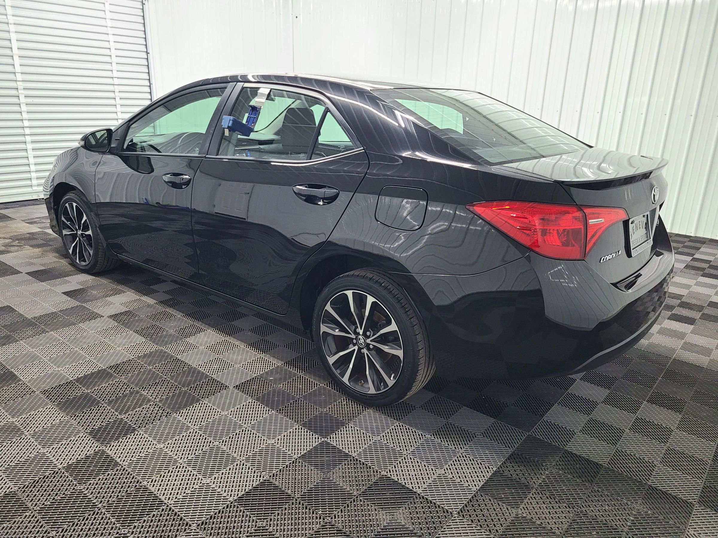Used 2018 Toyota Corolla SE FWD image 9